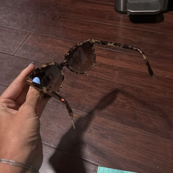 Gucci Tortoise Sunglasses - One End of Arm Damaged - Brand New Cloth & Case - Picture 5 of 7